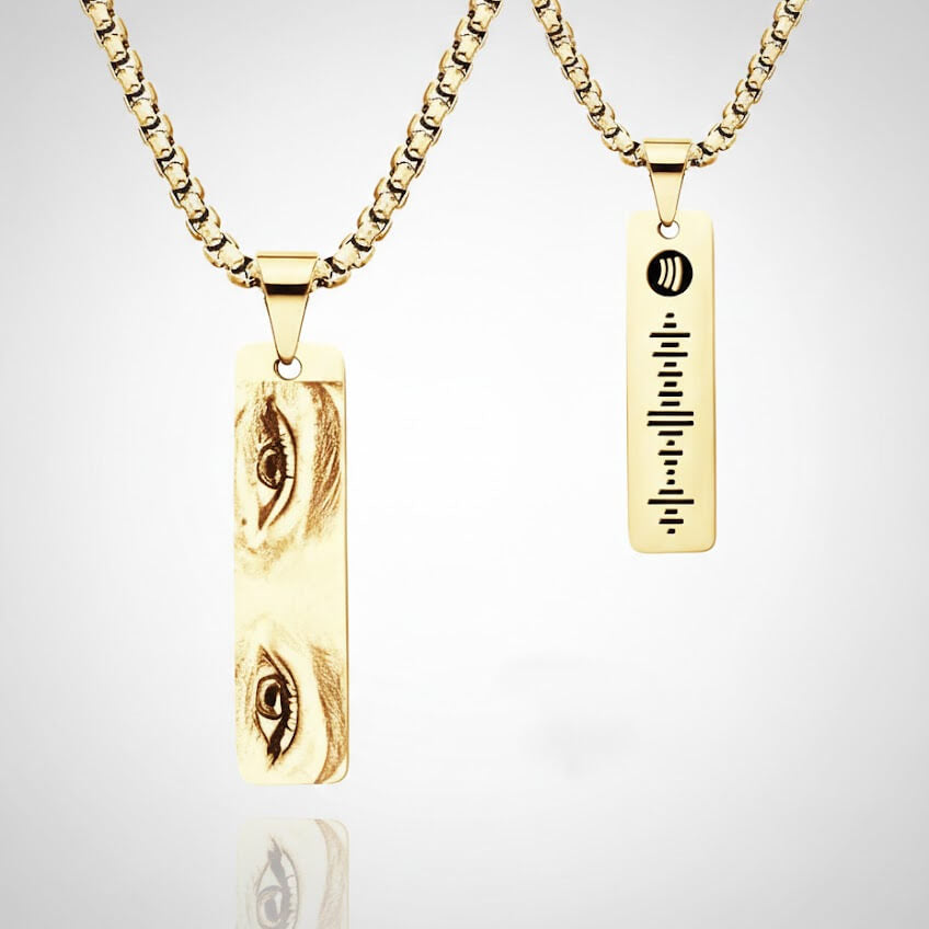 Personalized_Eye_Photo_Necklace_Gold